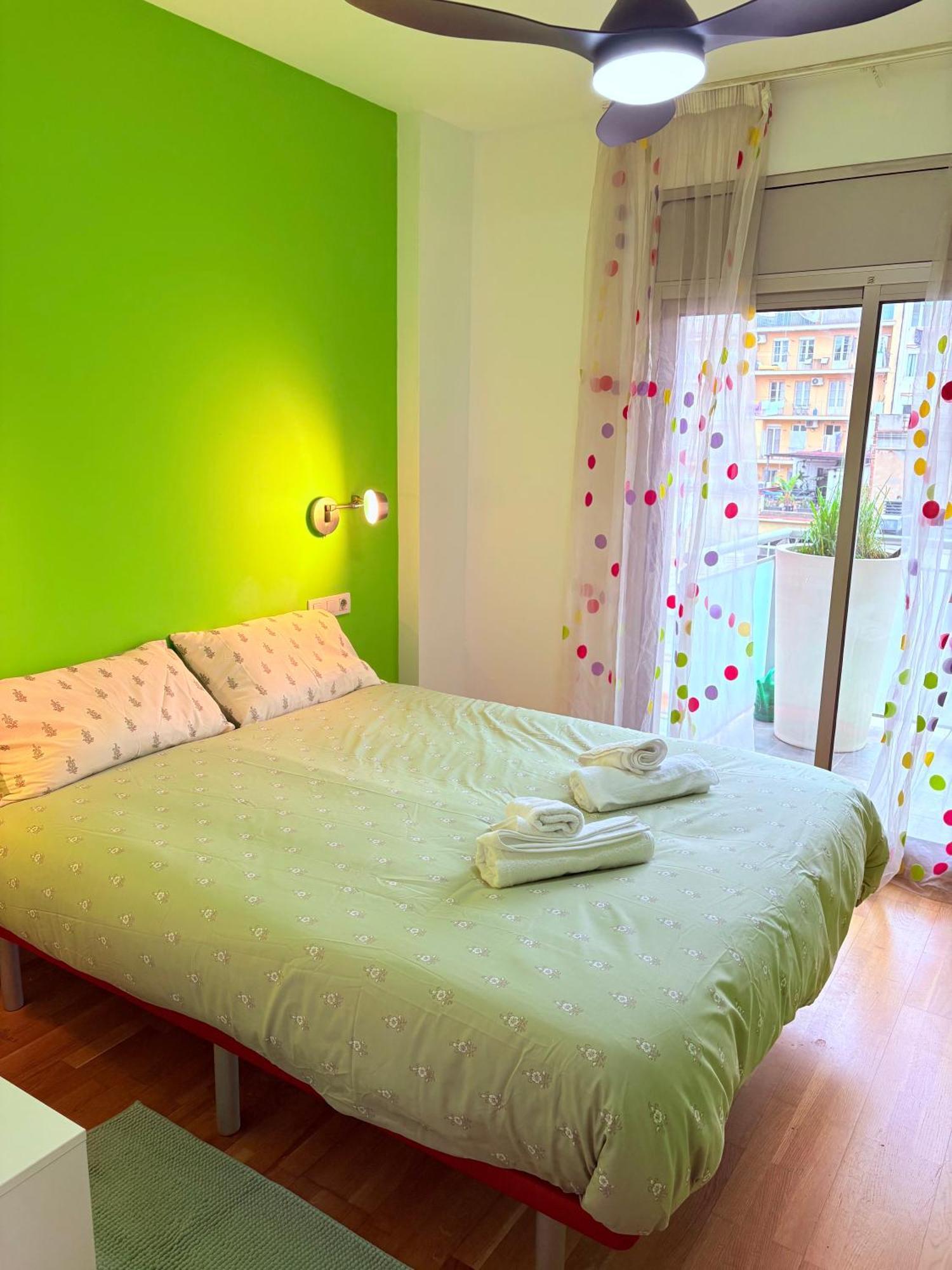 Stunning Flat For 5 People With Breakfast Included With Sagrada Familia Church View Apartment